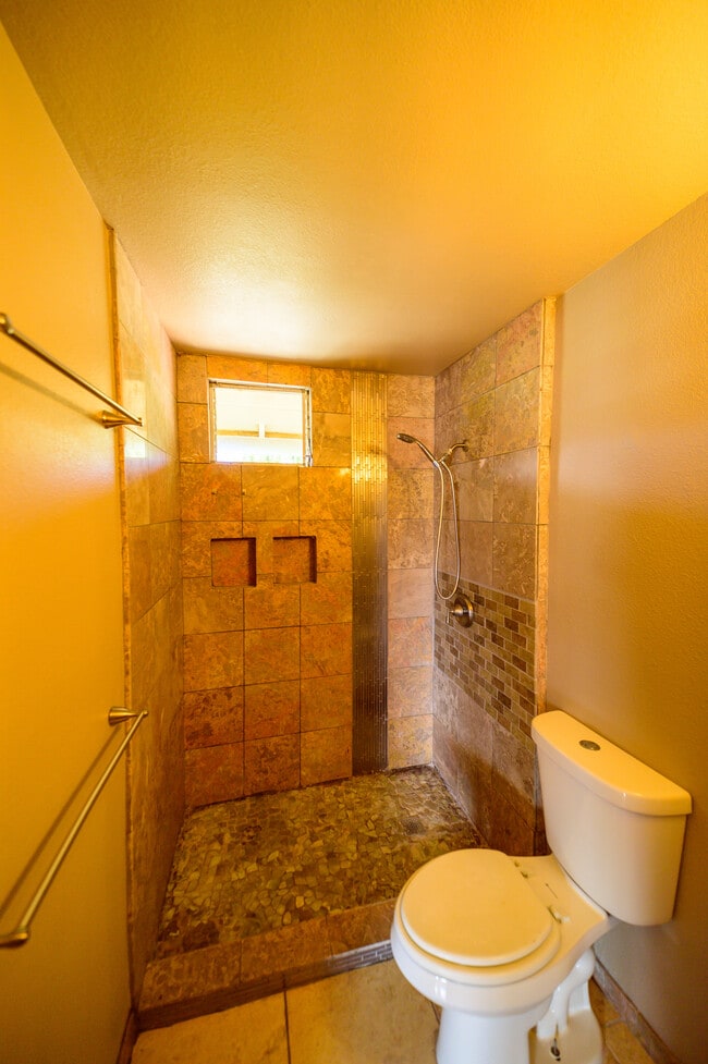 Photo - 148 Hoomoku Street Unit upstairs
