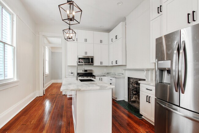 Photo - 3025 Banks- left