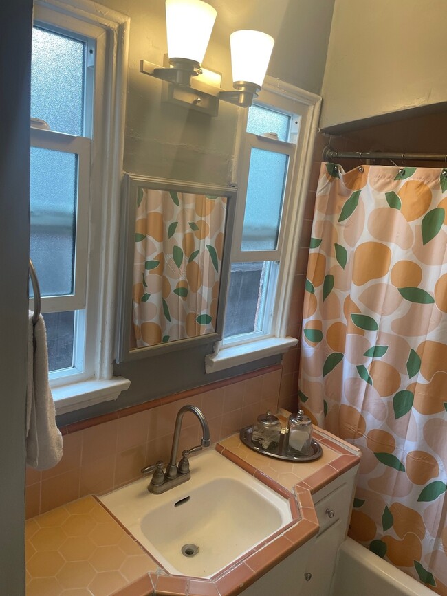 Building Photo - 3810 York Blvd Unit 3810 York Blvd. Rental