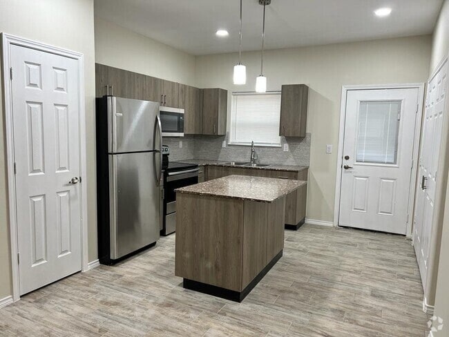 Building Photo - 5101 N Hiawatha Dr Unit 4 Rental