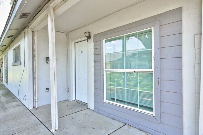 Photo - 1120 Valley View Dr Unit B1