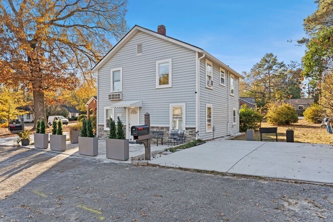 Photo - Stylish/Fully Furnished  2-Bedroom Retreat Near Campus & Downtown Columbia