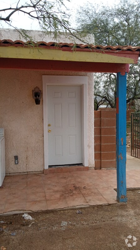 Building Photo - 2335 N Dodge Blvd Rental