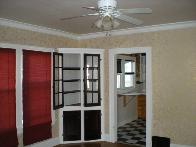 Dining Room - 1653 Victoria Ave Apartments Unit 1 st floor