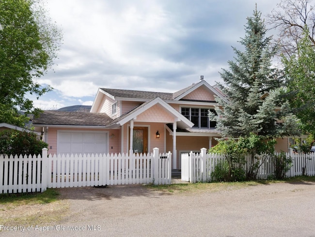 Photo - 111 W Homestead Dr