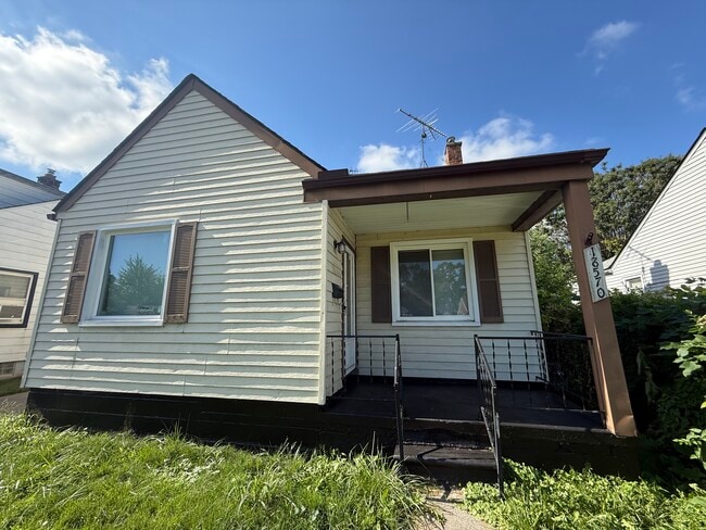 Building Photo - 18570 McCormick St Rental