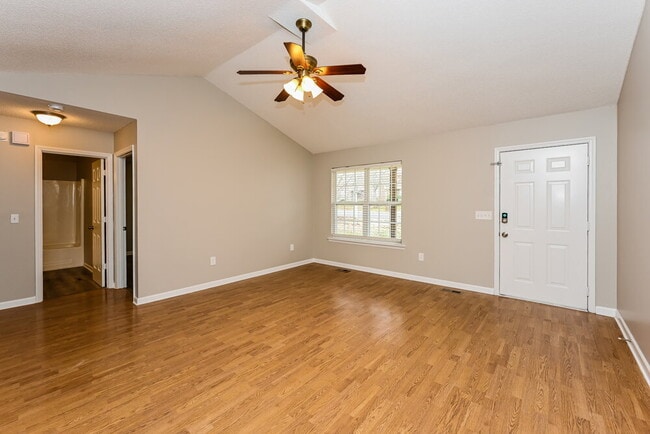 Photo - 2227 Sawmill St