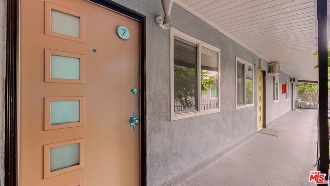 Photo - 10333 Santa Monica Blvd Unidad 7