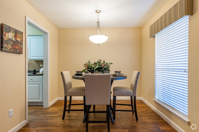 DINING ROOM - The Park at Saronno