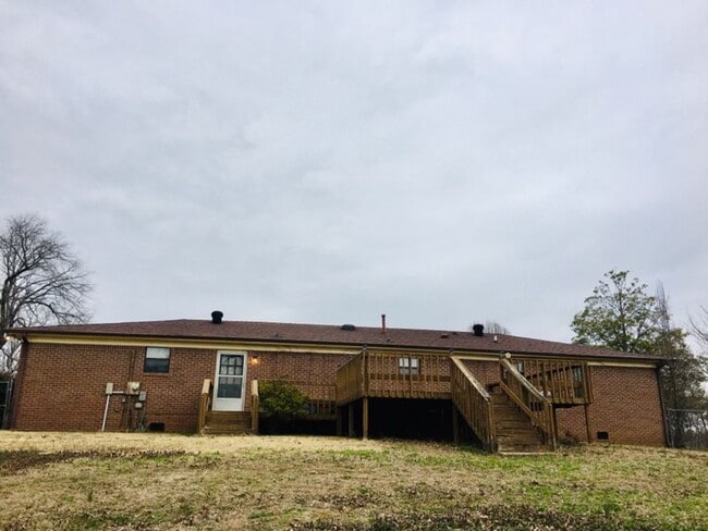 210 Waynick Rd