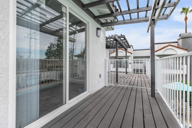 Building Photo - Enclave at Town Square