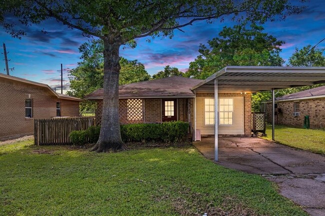 Building Photo - 5310 6th St