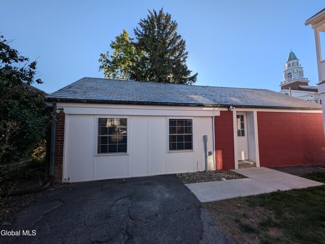Building Photo - 50 Woodlawn Ave Unit 5