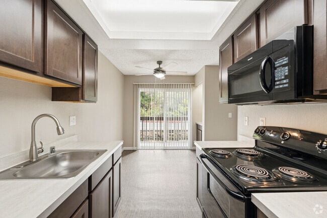 1BR, 1BA - 800SF - Kitchen