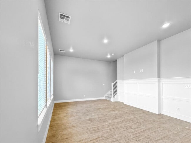 Photo - 2608 Crescent Ave