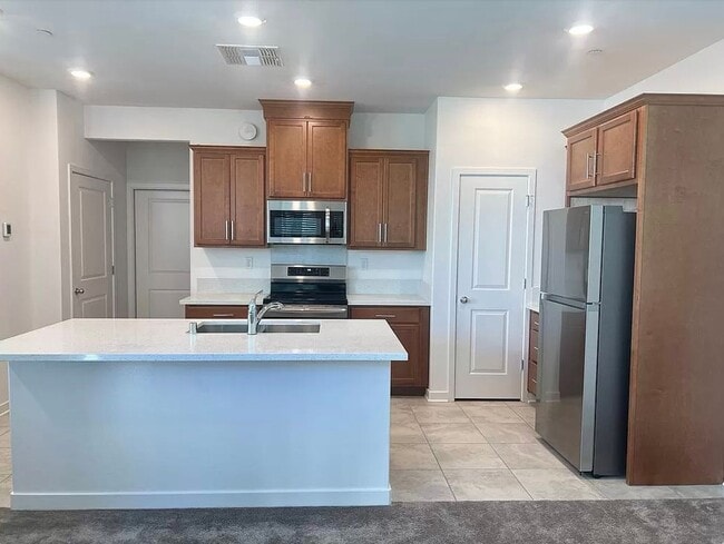 Photo - 5301 E Commerce Way