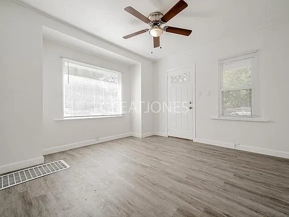 Photo - 3232 Dix Ave