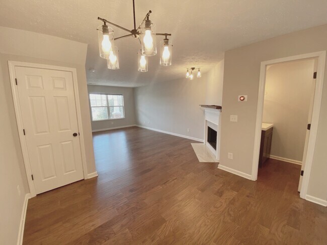 Photo - 596 Flintlock Ct