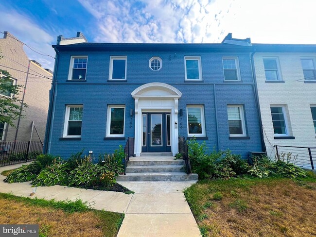 Photo - 709 Quincy St NE Townhome