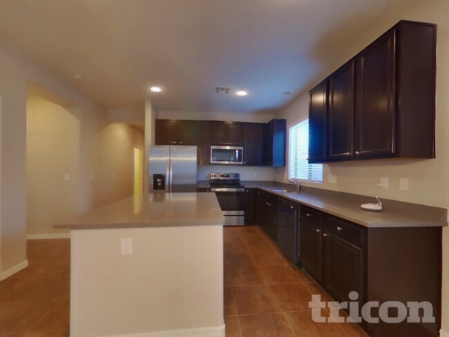 Photo - 880 W Busa Dr