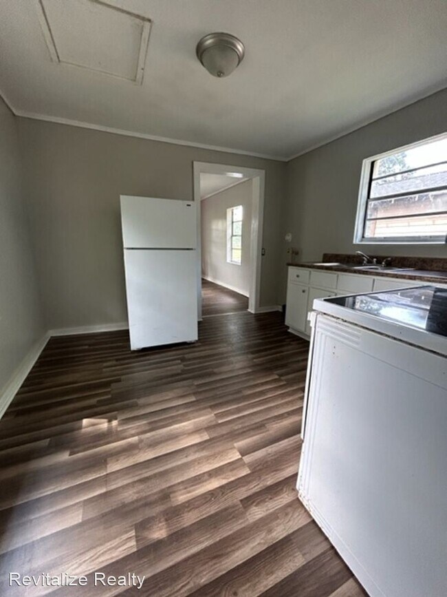 Photo - 1 br, 1 bath House - 2062 Andrews St