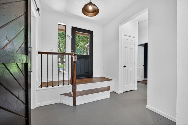 Photo - 319 Fantasy Ln