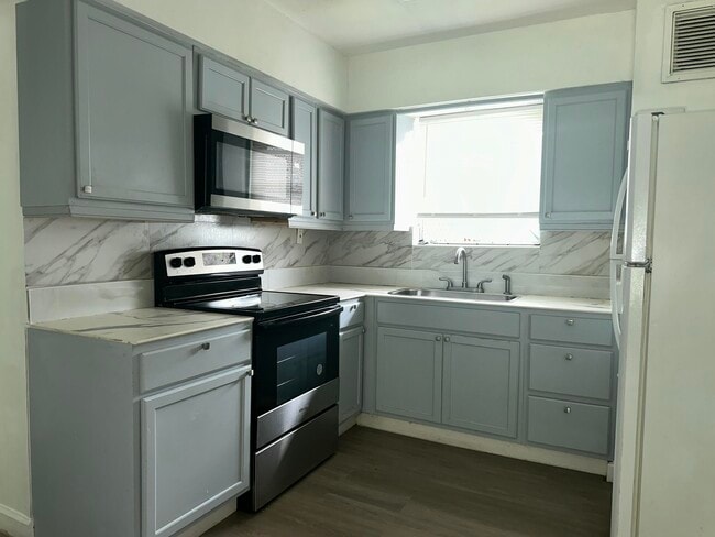 Building Photo - 425 SW 18th Ave Unit 427