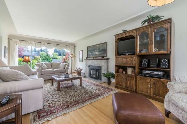 Photo - 8115 Strathearn Av