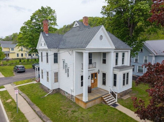Building Photo - 51 Main St