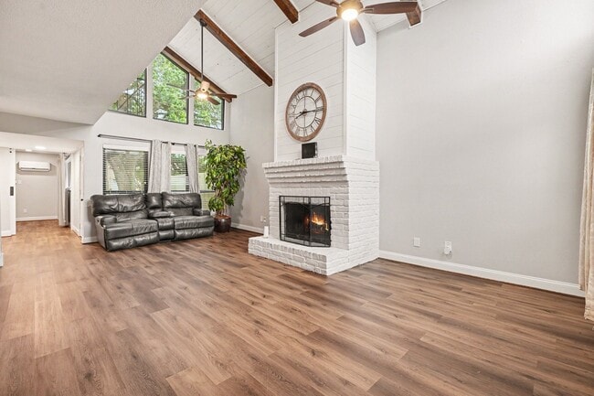 Photo - 18242 Lakeside Ln