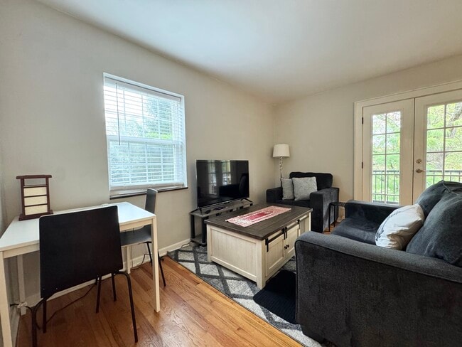 Building Photo - 4504 Holly St Unit 2N Rental