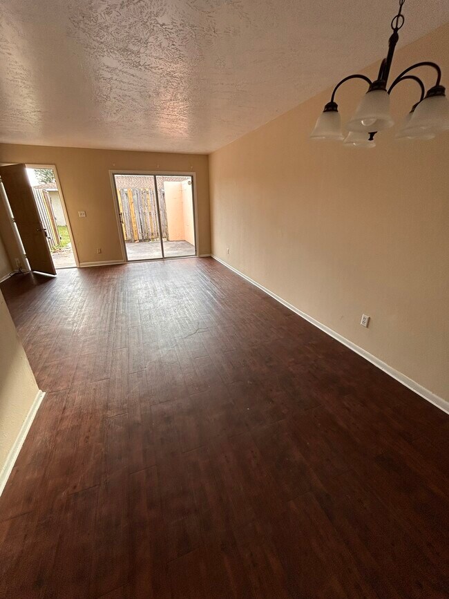 Photo - 5175 Quadplex