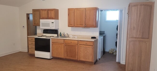 Building Photo - 1 Bedroom Efficiency on Wawasee - Year Round Rental!