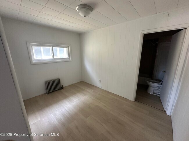 Photo - 921 Wood St