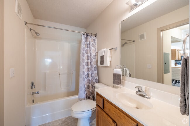 2BR, 2BA - 1,064SF - Bathroom
