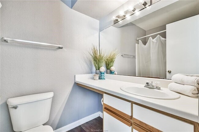 Photo - 529 Southwest Pkwy Unit 203