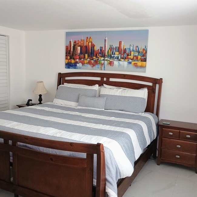 Photo - 1033 NW 7th Ter Unit Main house room for rent