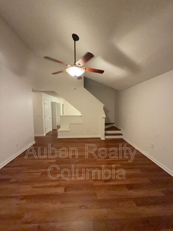 Photo - 212 Aderley Oak Loop