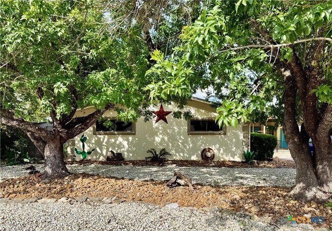Photo - 1268 Lakeside Dr W