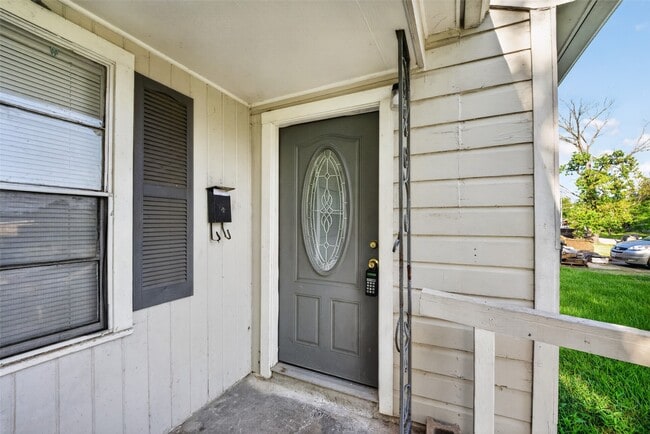 Photo - 4909 Holloway Dr