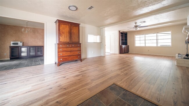 Photo - 13927 Lynnwood Ln