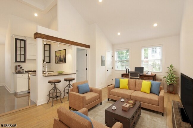 Photo - 380 Claremont Ave Unidad 8