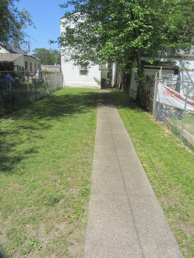2014 W Main St Unit 1F