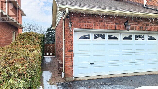 Photo - 12 Hialeah Crescent