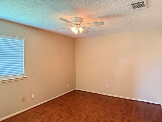 Photo - 2806 Great Lakes Ave