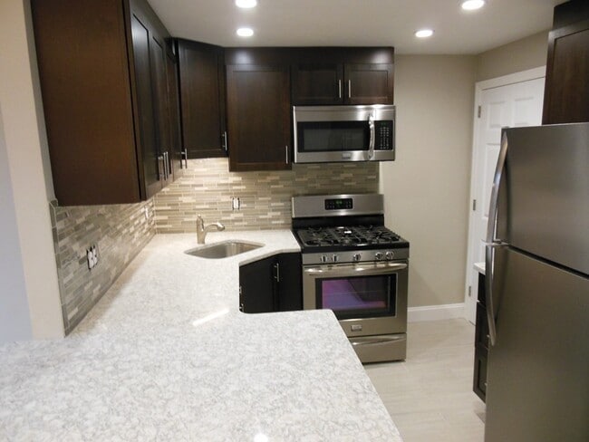 Building Photo - 84 Hooper Rd Unit 84