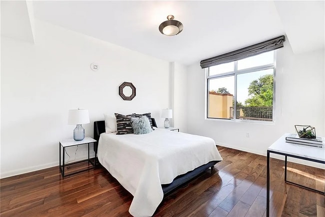 Building Photo - 54 Rainey St Unit 312