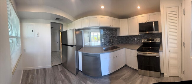 Building Photo - 1701 NE 191st St Unit 413