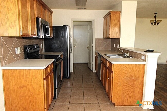 Building Photo - 5707 Schneider Dr Rental