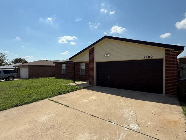 Building Photo - NEW IN MANAGEMENT - COMING SOON! Rental